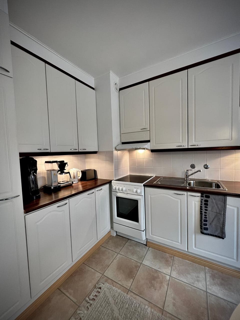 Coffee/tea facilities, Kitchen or kitchenette, dishwasher, toaster
