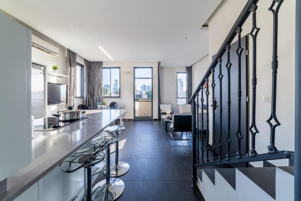 Beautiful Penthouse 5* next to Rothschild Blvd Apartment in Tel Aviv-Yafo