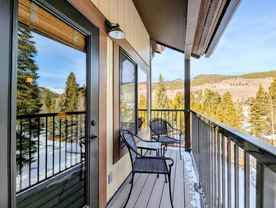 Day, Winter, Balcony/Terrace, Seating area, Mountain view
