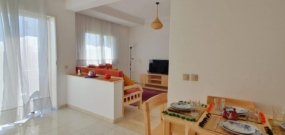 TV and multimedia, Seating area, Dining area