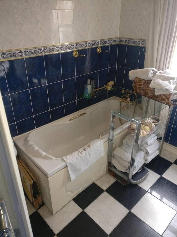 Ms McCreadys Guest House Bed and Breakfast in Doncaster