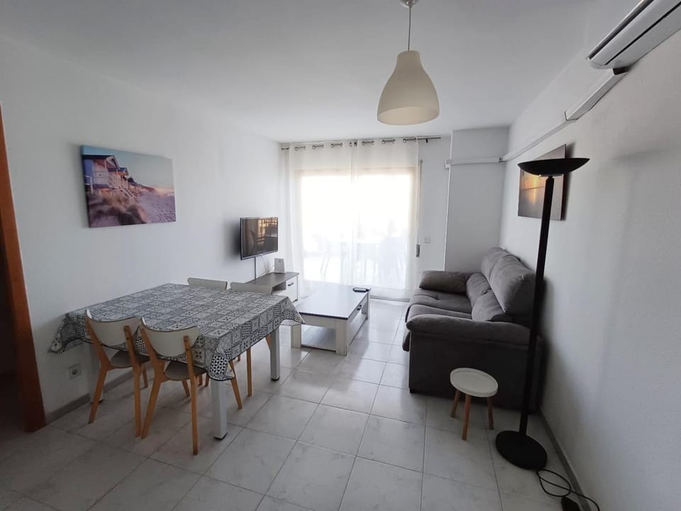 A H Rentals Carles III Apartamento 150mtrs playa Apartment in Montsià