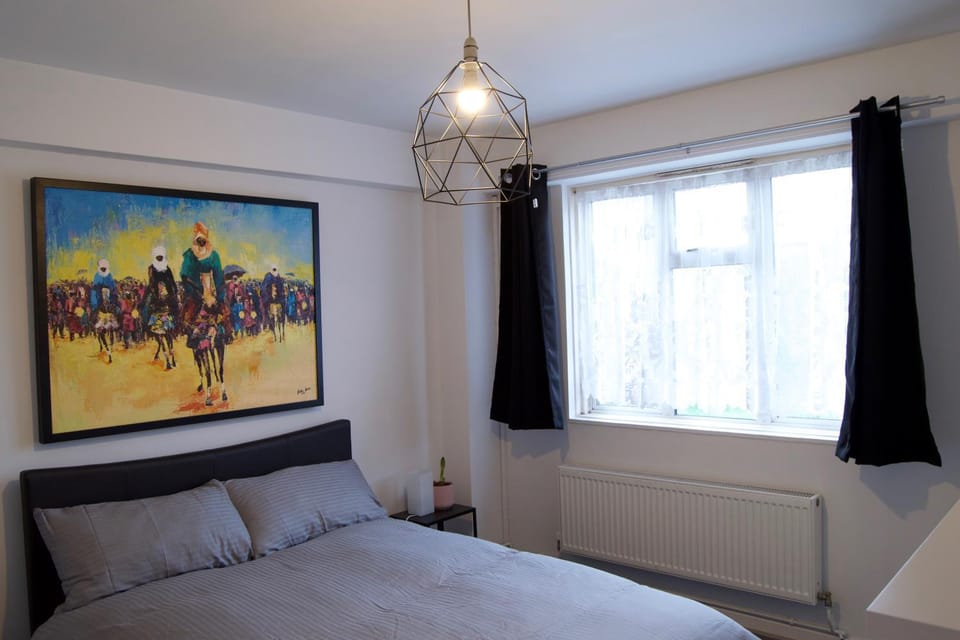 Modern 1 Bedroom in Shadwell with Balcony Apartment in London