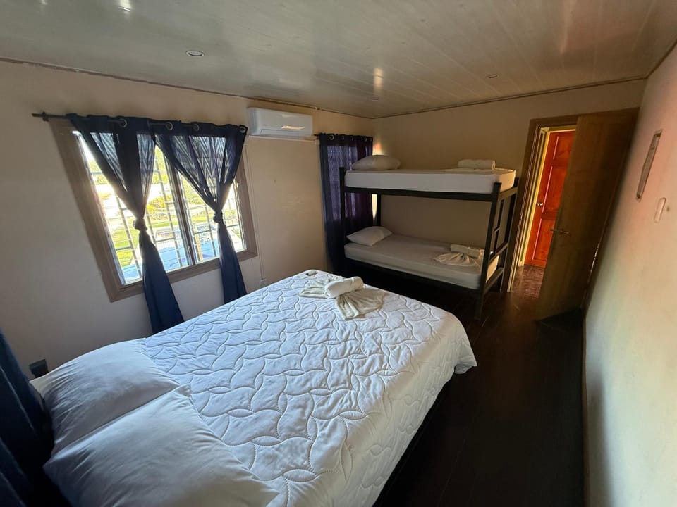 Yubarta Lodge Hostel in Uvita