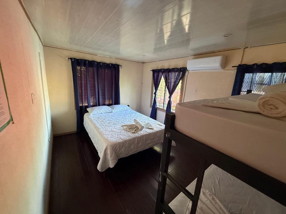 Yubarta Lodge Hostel in Uvita