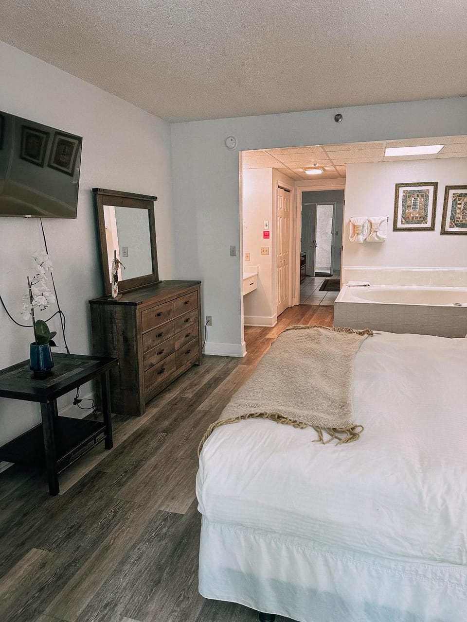 River Place Condos #409 1BD, 2Bath House in Pigeon Forge