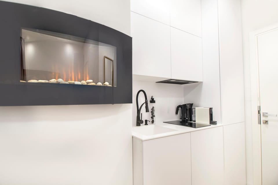Coffee/tea facilities, Kitchen or kitchenette, Photo of the whole room