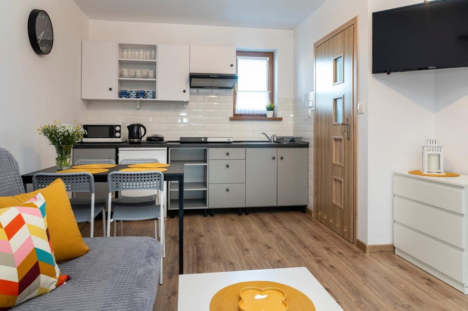TV and multimedia, Kitchen or kitchenette, Living room, Dining area, flat iron, internet, internet, internet, microwave, toaster