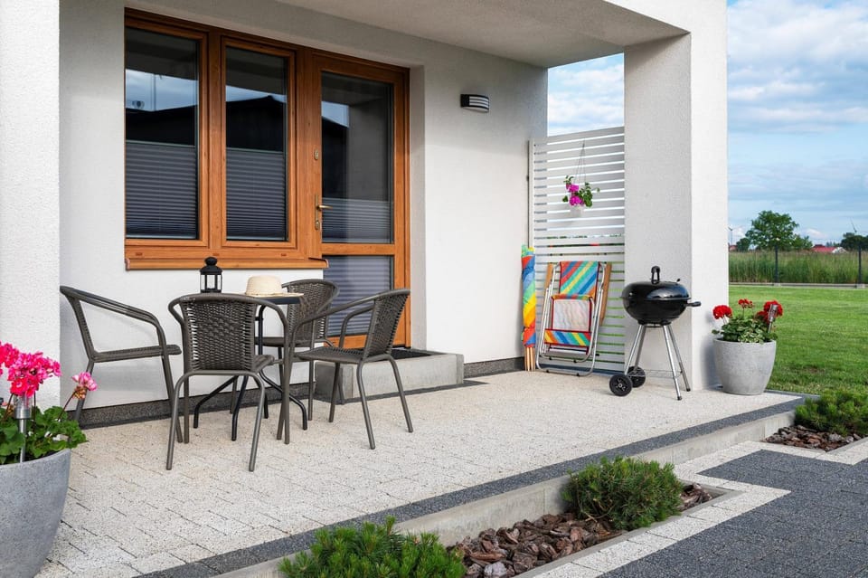 Facade/entrance, Balcony/Terrace
