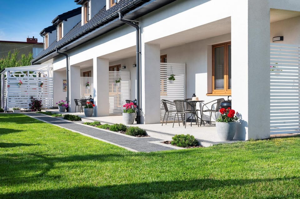 Property building, Garden, Balcony/Terrace