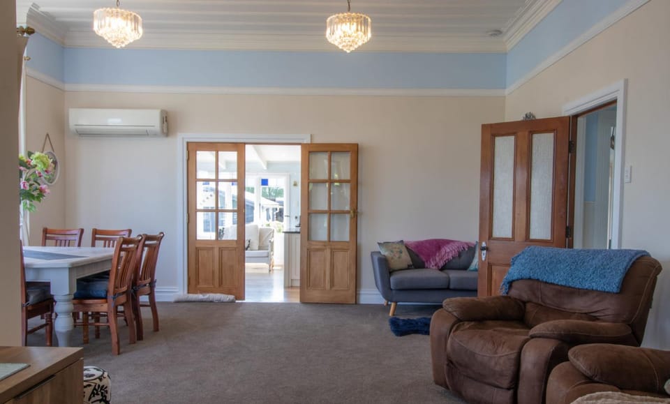 The Homestead - a rural family retreat House in Taranaki, New Zealand