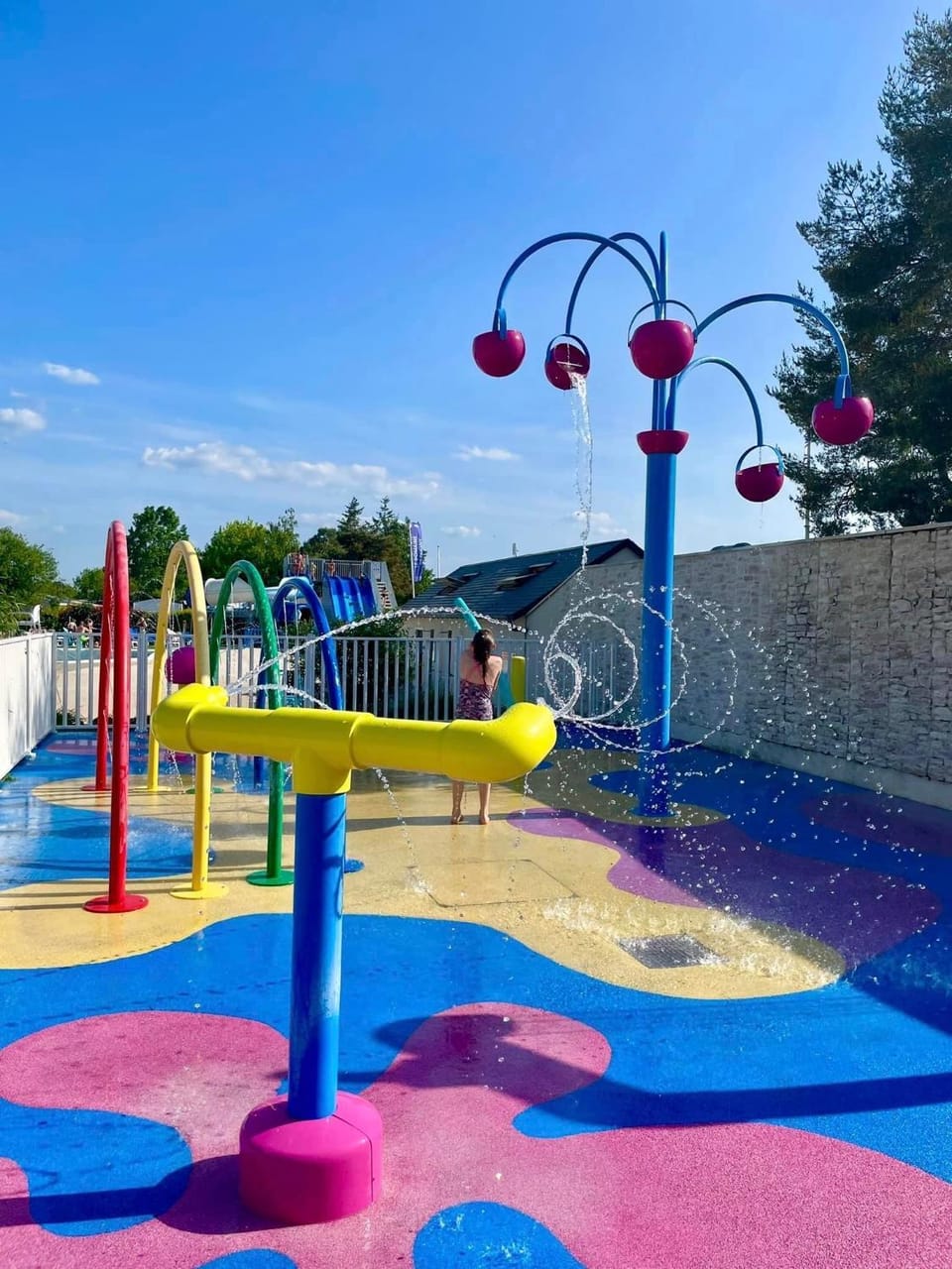 Grand mobil home exposé sud, 2 salles de bain Campground/ 
RV Resort in Centre-Val de Loire