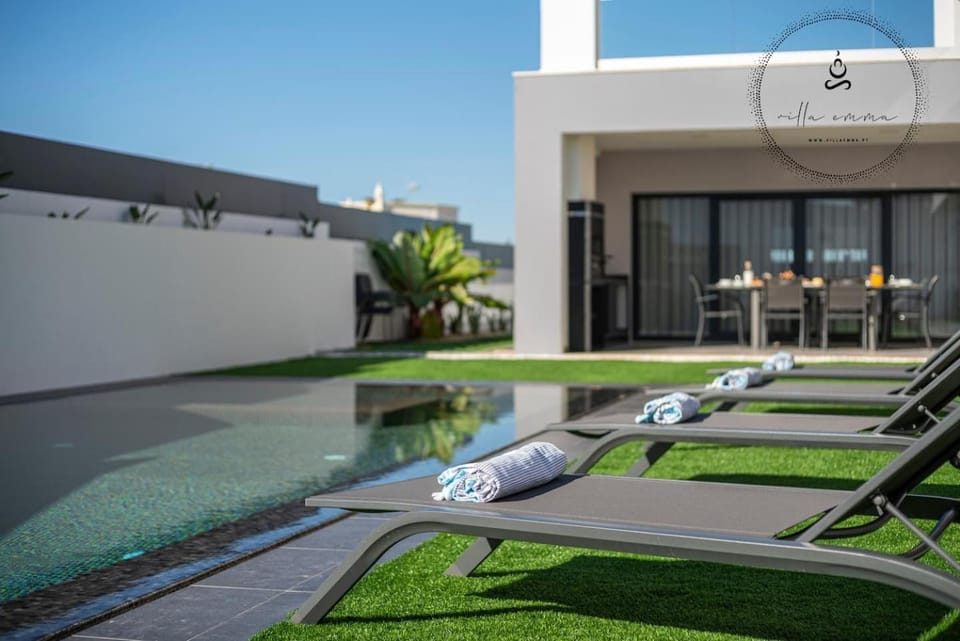 Private Alvor villa with pool and Jacuzzi Villa in Alvor