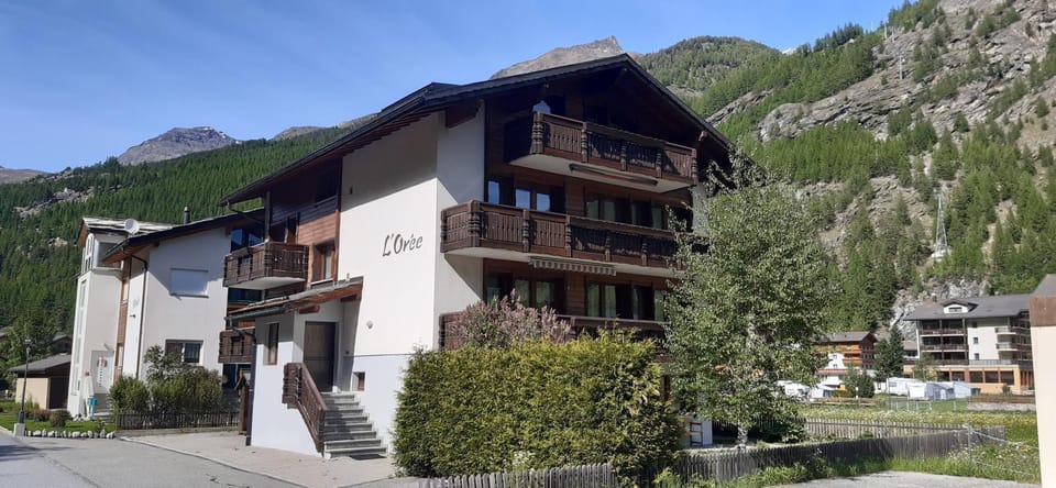 FREE Cable car & Bus Summer Haus Loree Apartment in Canton of Valais