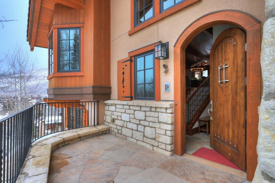 Luxury Mountainside 5BR halet in Vail Village Apartment in Vail