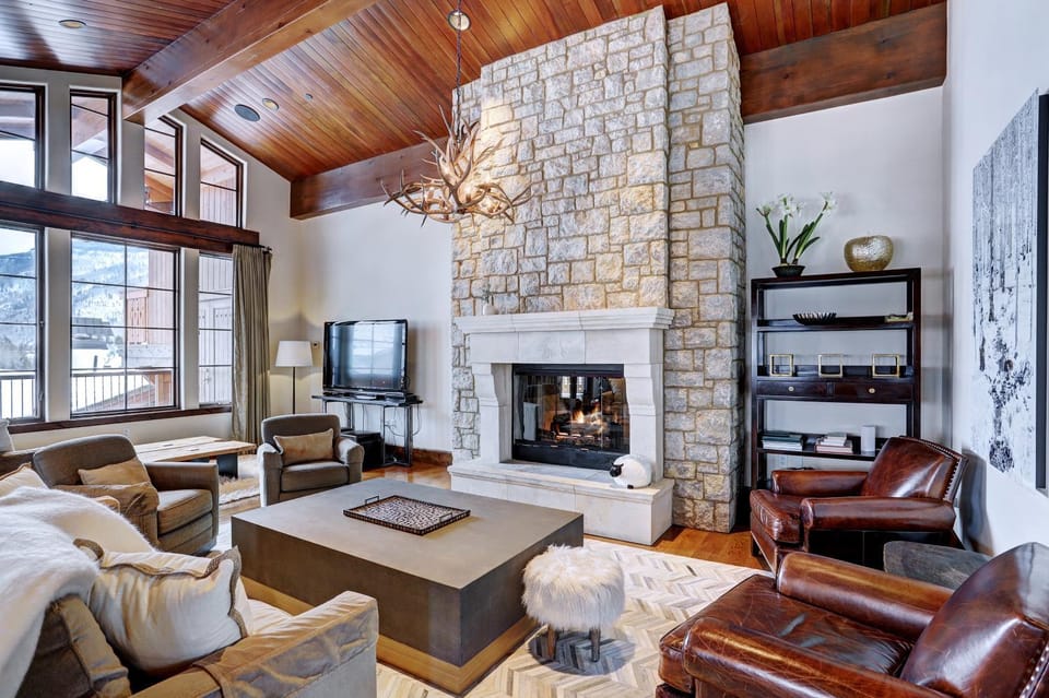 Luxury Mountainside 5BR halet in Vail Village Apartment in Vail