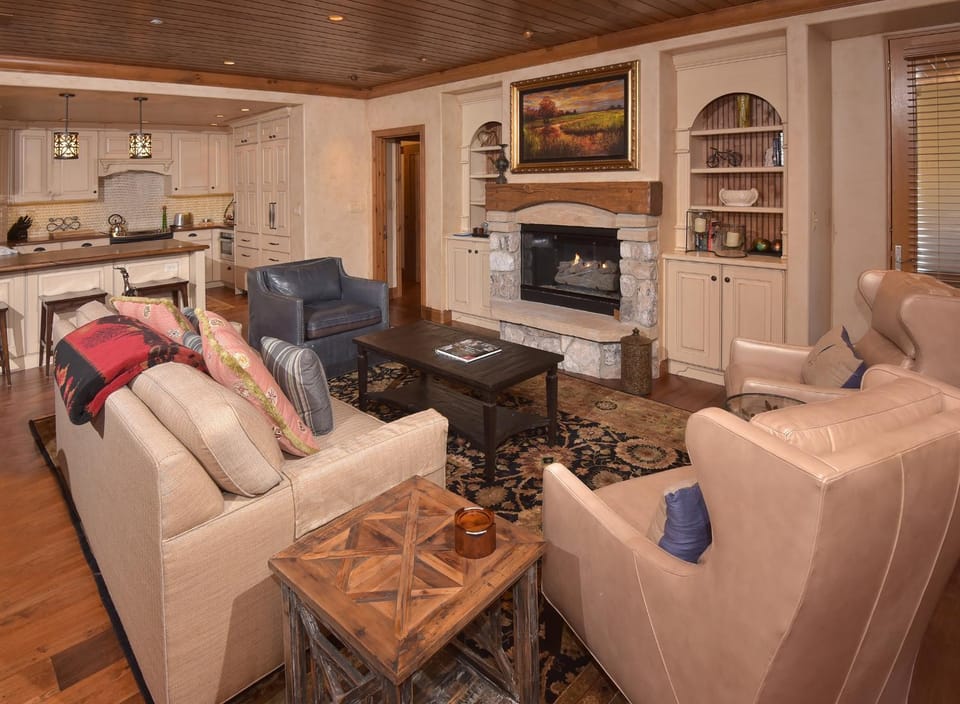 Bright Ski in out Condo 3Br 3,5Ba Apartment in Beaver Creek