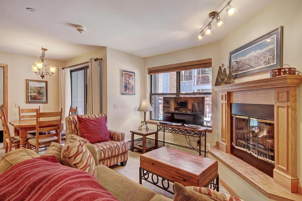 Cozy & Convenient 1Br - Just steps to Vibrant Apres-Ski 4ppl Apartment in Breckenridge