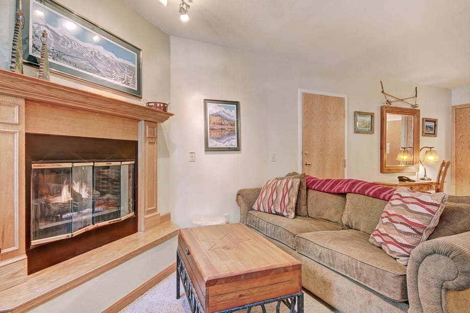 Cozy & Convenient 1Br - Just steps to Vibrant Apres-Ski 4ppl Apartment in Breckenridge