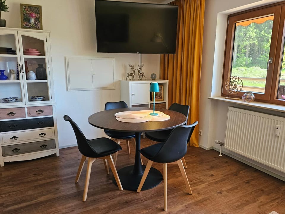 TV and multimedia, Living room, Dining area