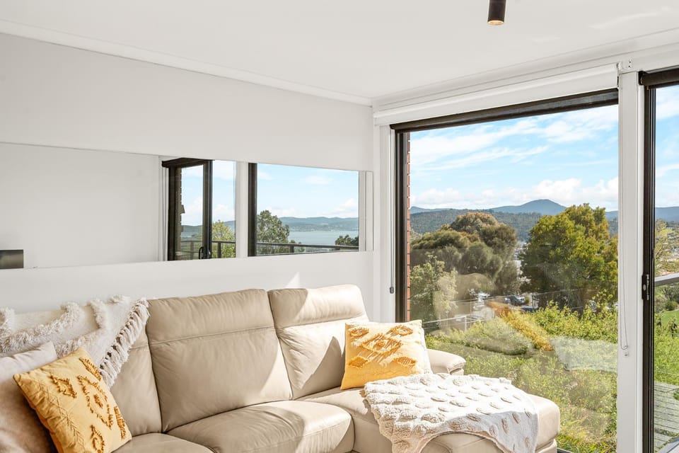 Balcony/Terrace, Living room, Seating area, River view, Sea view