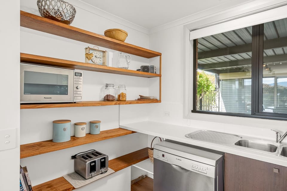 Kitchen or kitchenette, dishwasher, toaster