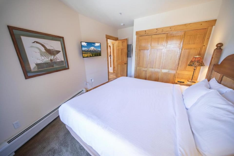 Tenderfoot Lodge 2620 by SummitCove Lodging in Colorado House in Keystone