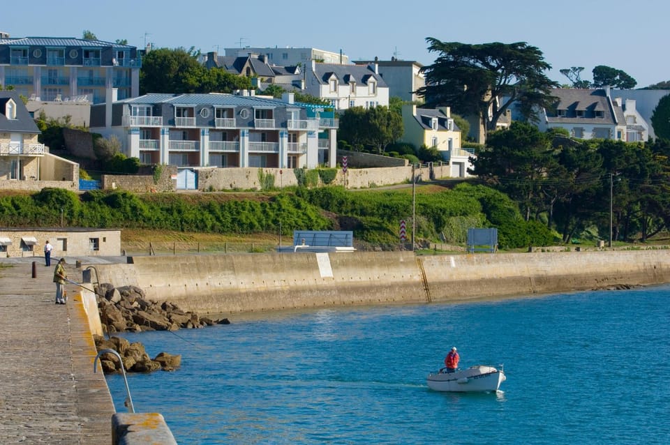 Facade/entrance, Sea view