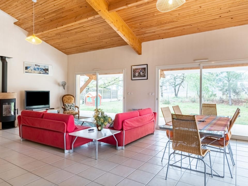 Grande maison familiale 4 chambres, 140m², proche forêt, terrasse et jardin clos, Biscarrosse - FR-1-521-22 House in Parentis-en-Born