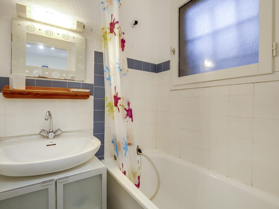 Studio cabine 4 pers. - à 300m des plages - terrasse et parking privé - FR-1-521-39 Cabin in Biscarrosse