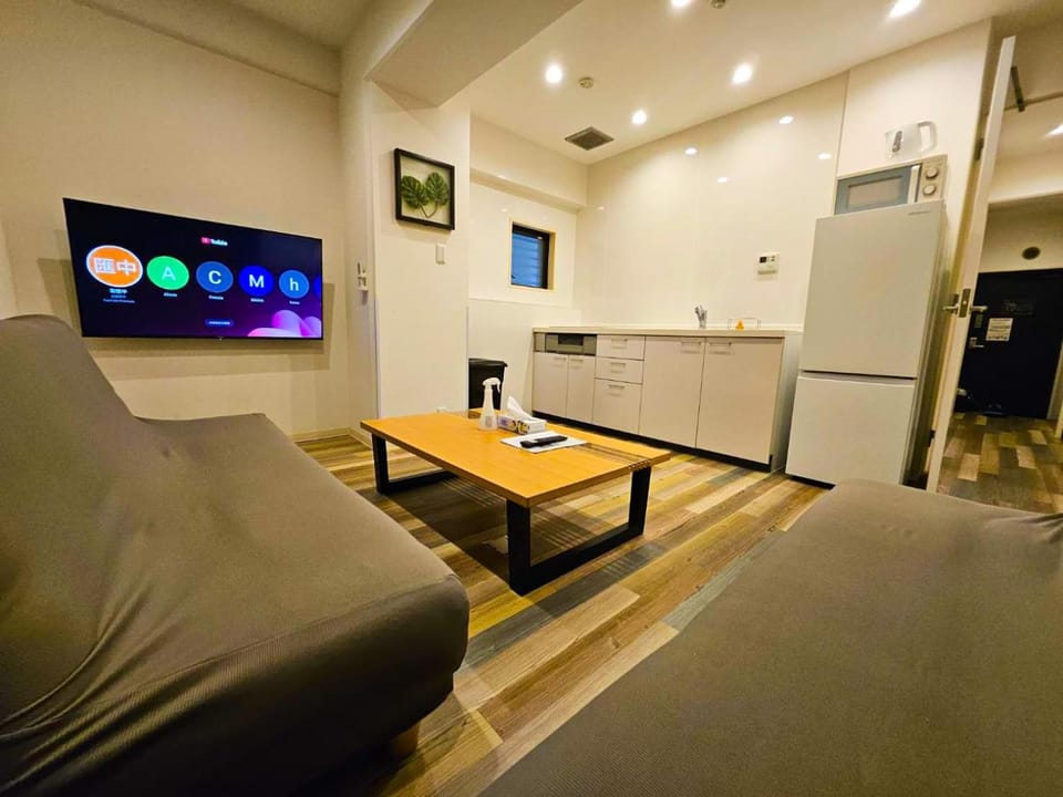 TV and multimedia, Kitchen or kitchenette, Living room, Seating area, Dining area
