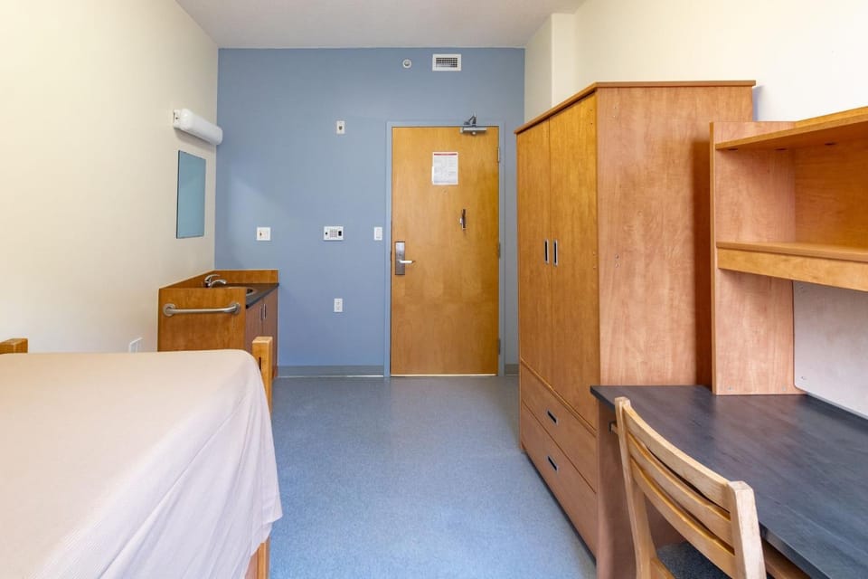 Bed, Photo of the whole room, hair dresser, wardrobe