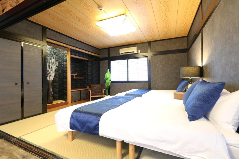 Bed, Photo of the whole room, Bedroom, wardrobe, air conditioner