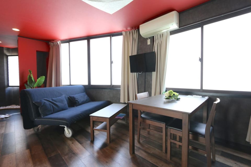 TV and multimedia, Living room, Seating area, Dining area, air conditioner