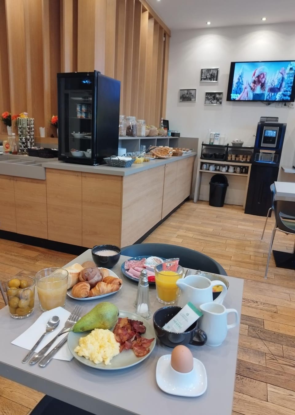 Food and drinks, Breakfast, Continental breakfast, Buffet breakfast