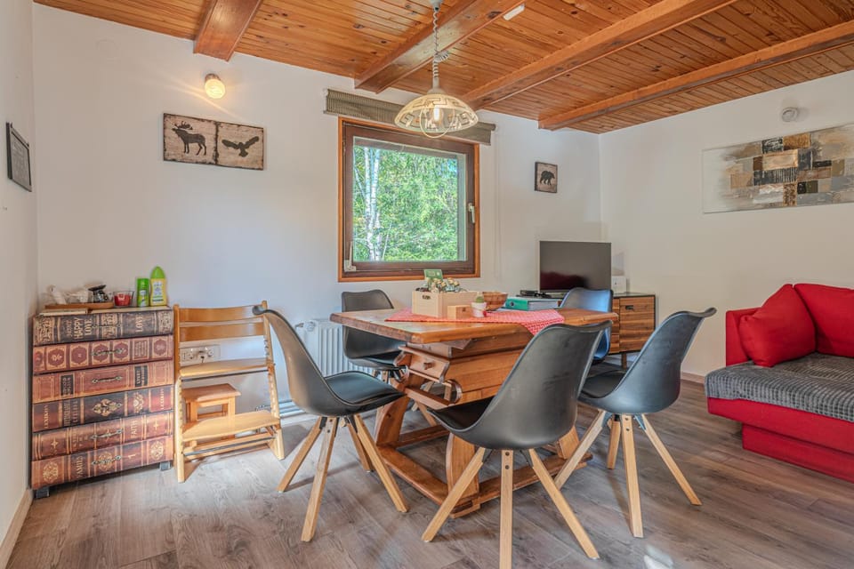 Seating area, Dining area