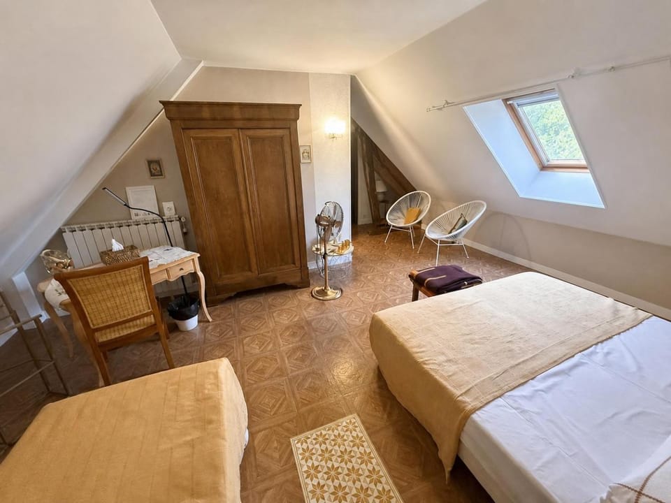 Bed, Photo of the whole room, Bedroom