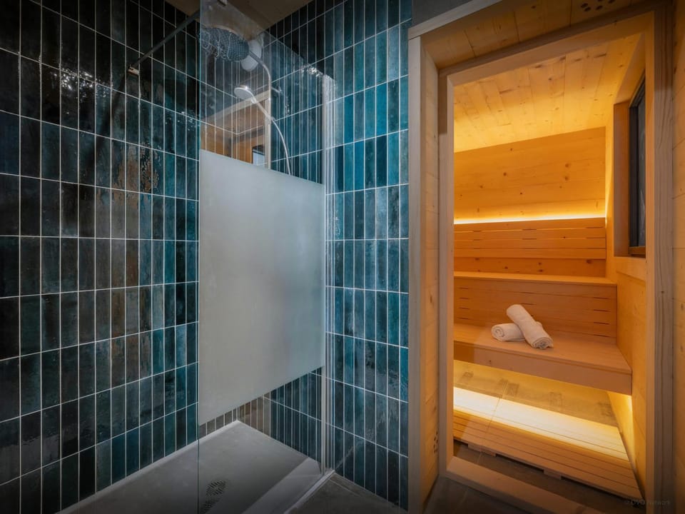 Shower, Sauna, Area and facilities