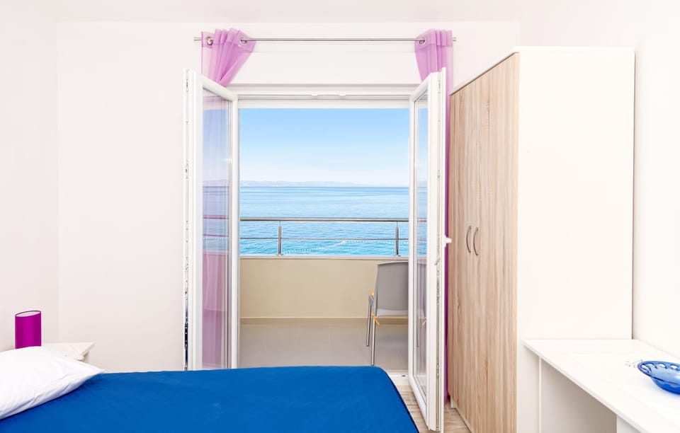 Bedroom, Sea view