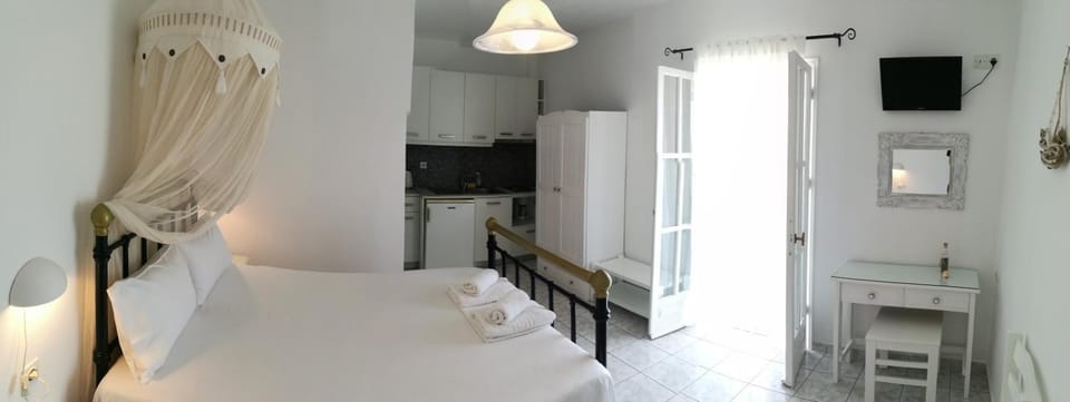 Kalimera Studios Bed and Breakfast in Pollonia