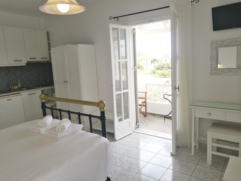 Kalimera Studios Bed and Breakfast in Pollonia