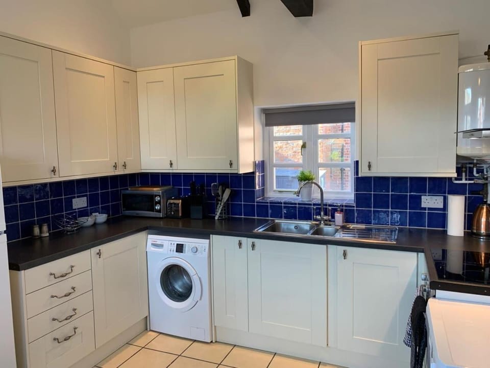 Ashbrook Lewis - two bedroom, two bathroom cottage nr Harwell Oxford House in England