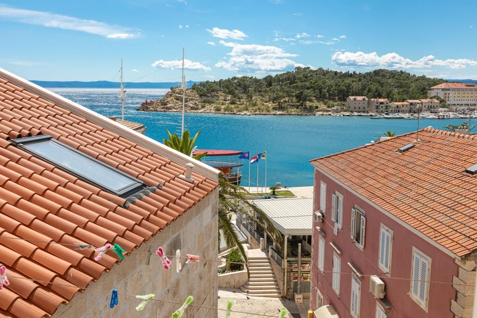 City view, Mountain view, Sea view