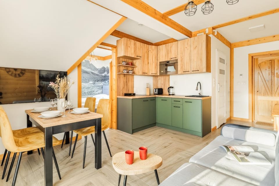 Kitchen or kitchenette, Seating area, Dining area
