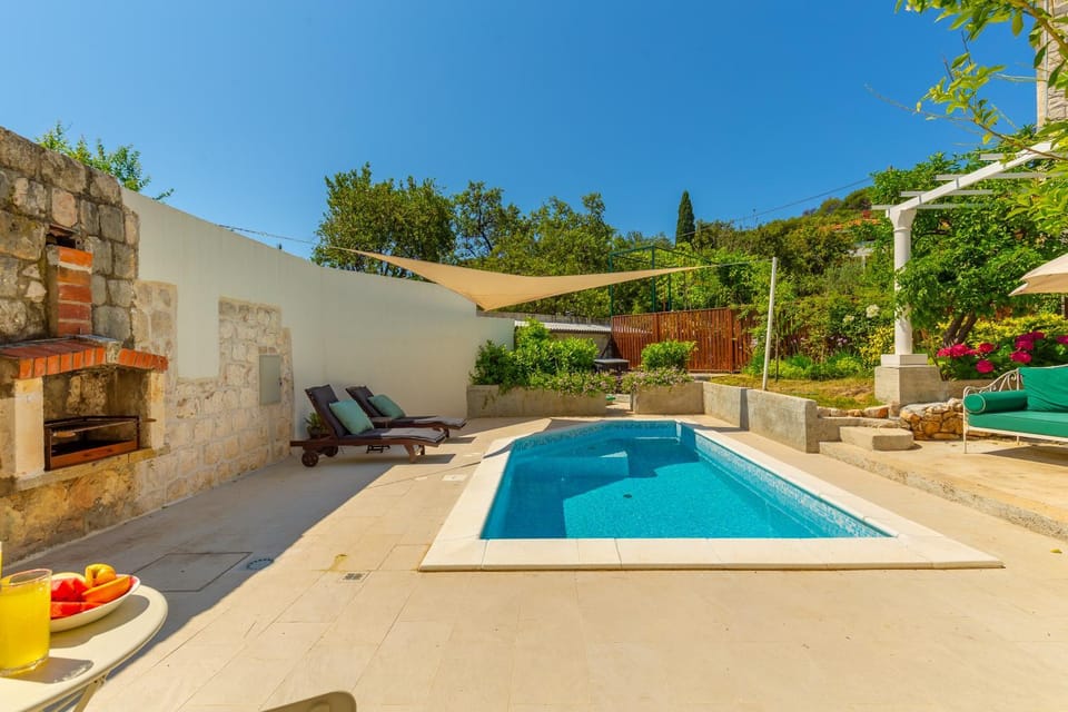 BBQ facilities, Balcony/Terrace, Seating area, Swimming pool, Swimming pool