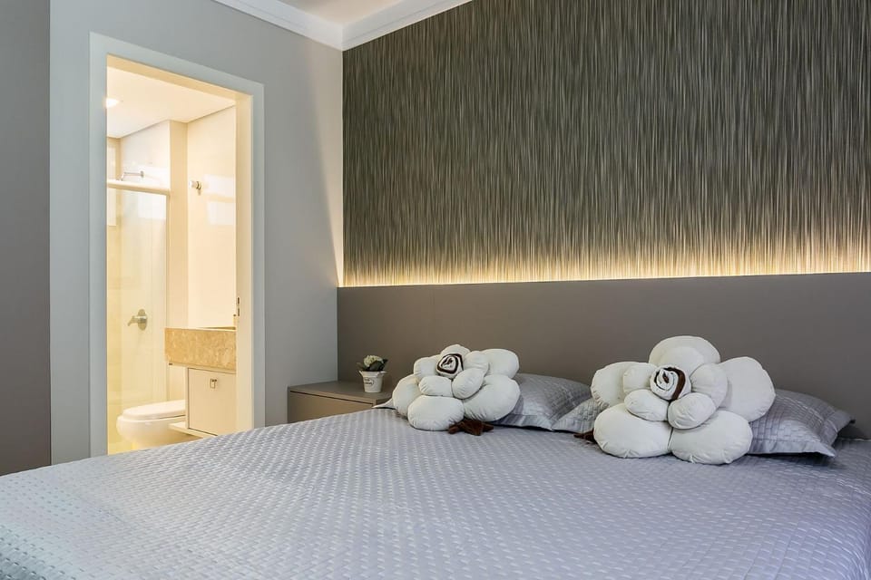 Bed, Bathroom, Photo of the whole room, Bedroom, towels