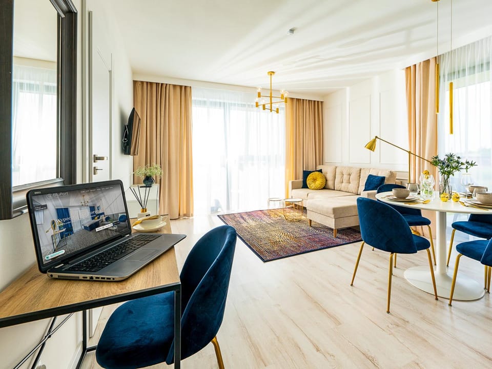 TV and multimedia, View (from property/room), Decorative detail, Seating area, Area and facilities