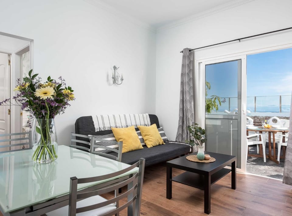Balcony/Terrace, Living room, Seating area, Dining area, Sea view