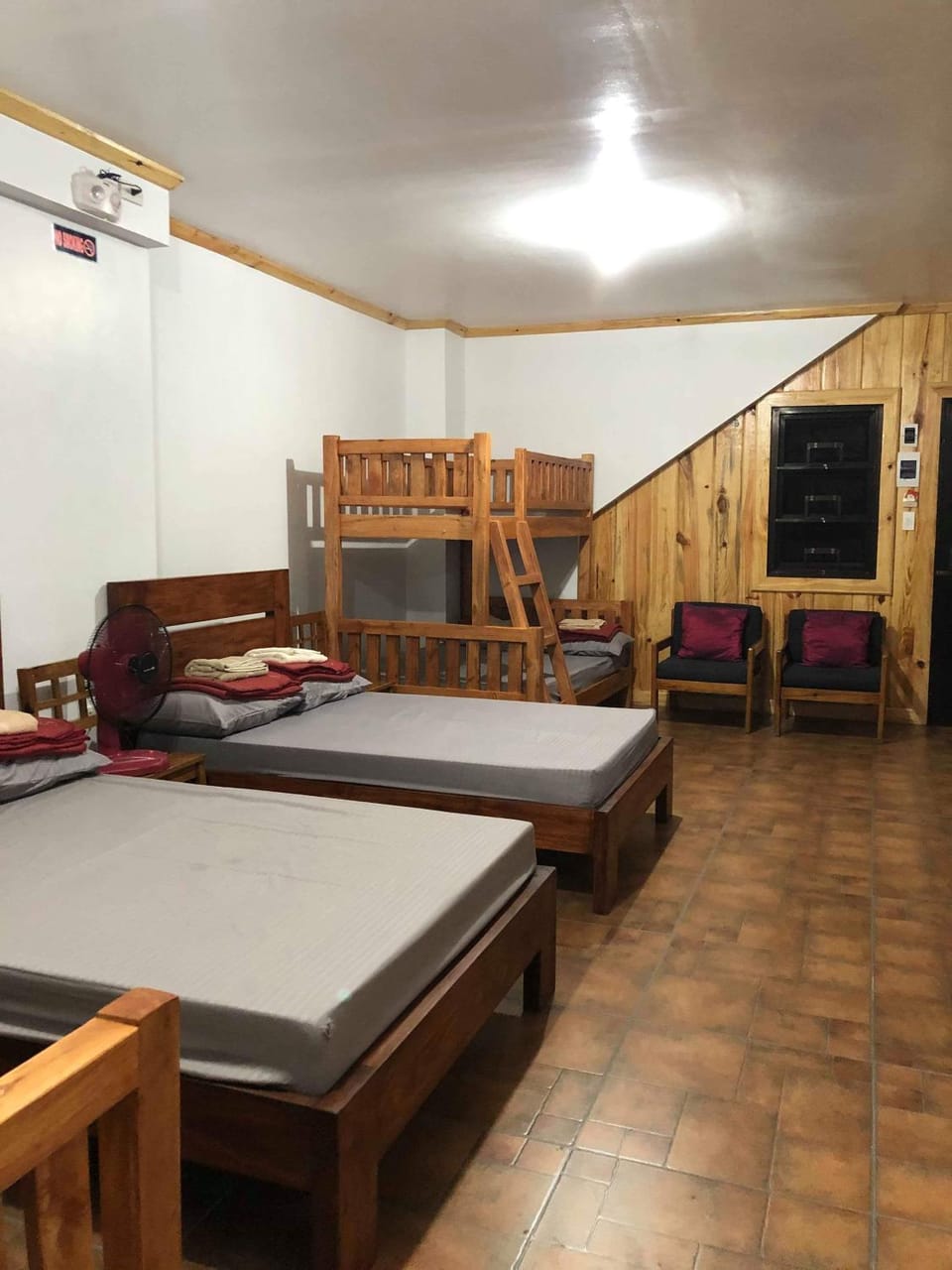 Seating area, Bedroom, bunk bed
