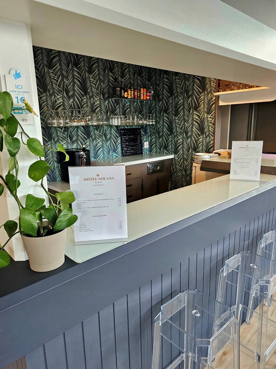 Lounge or bar